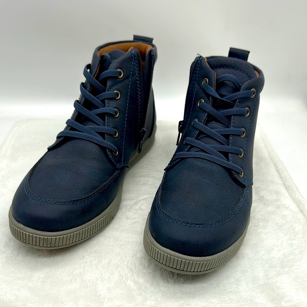 Nola Jr. Chukka Boots with Side Zipper and Textured Soles Boys/Men 6 M